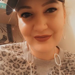 Meet your Posher, Lucy